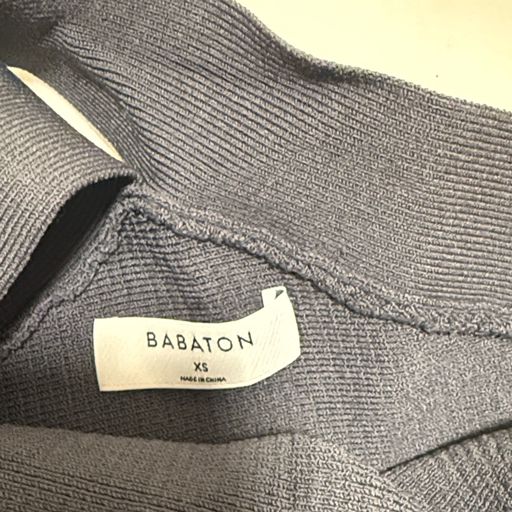 Gray Ribbed Knit Cross-Back Top - Picture 2 of 2